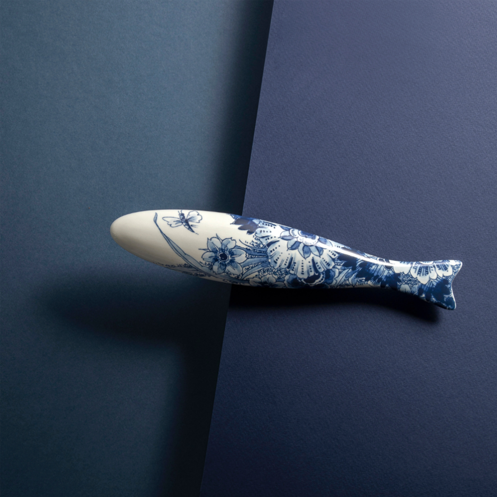 Royal Delft wanddecoratie - Blue Herring - Dragonfly flower