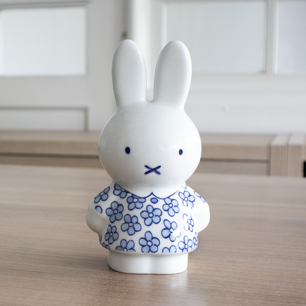 Royal Delft kerstfiguur - Nijntje met feestjurk